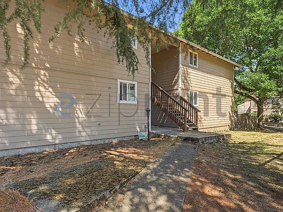 3rd image of 9660 SW Prairie Ter APT D