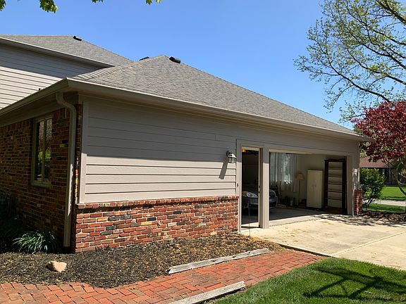 5th image of 250 Woodstock Ct