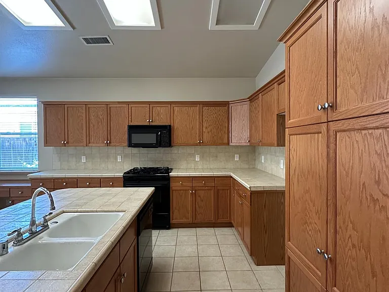 5541 N Plum Ln — Photo 9