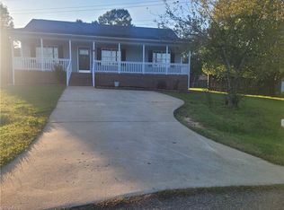 8 Leaf Ridge Ct, Thomasville, NC 27360