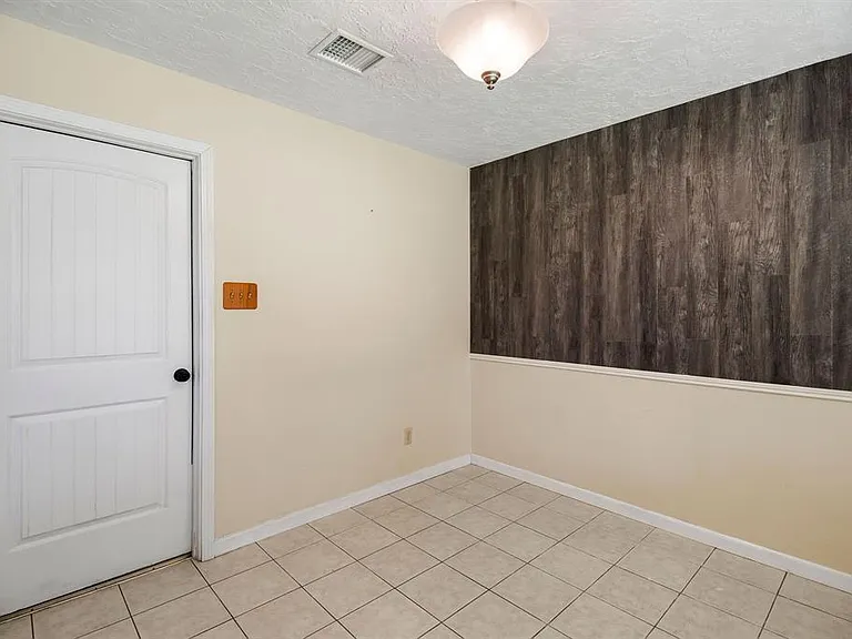 9718 Shady Tree Ln — Photo 12