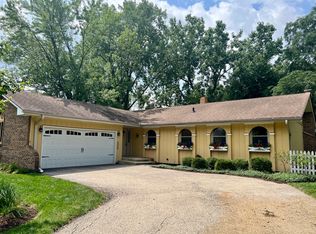 6 Wakefield Ln, Geneva, IL 60134