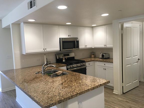 2nd image of 964 Los Angeles Ave #102