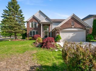 7657 Windgate Cir, West Bloomfield, MI 48323