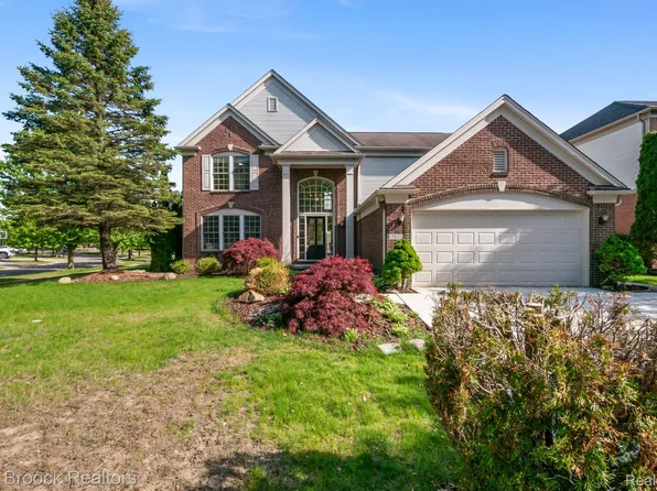 7657 Windgate Cir, West Bloomfield, MI 48323