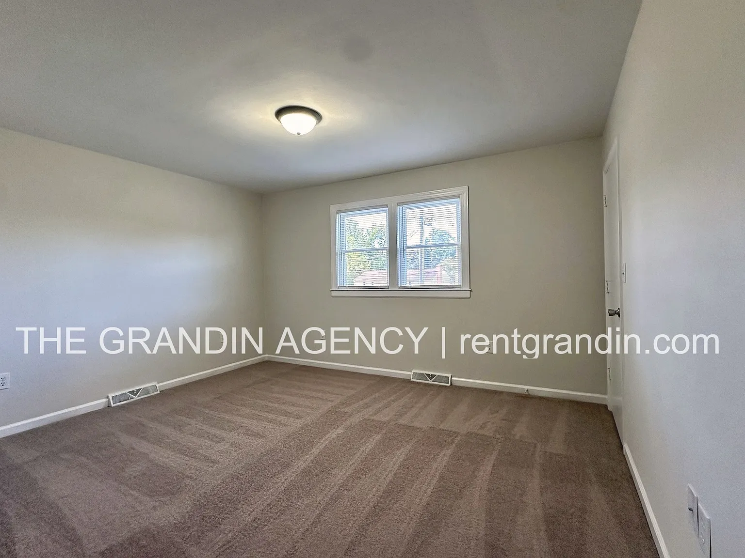 6914 Wood Haven Road - 6916 — Photo 3