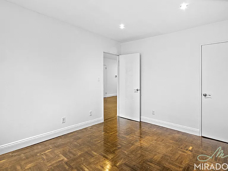 255 W 14th St #5J — Photo 7