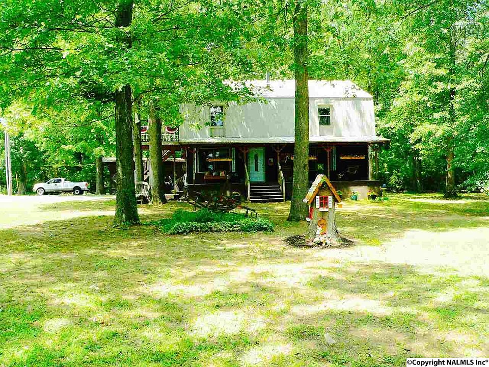 1st image of 261 College Ave
