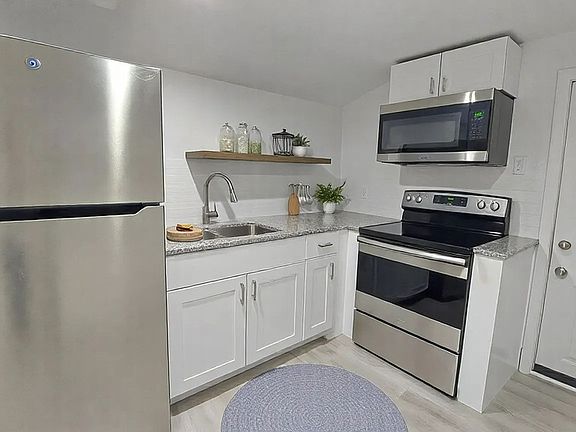 3rd image of 2105 Walnut St #2105