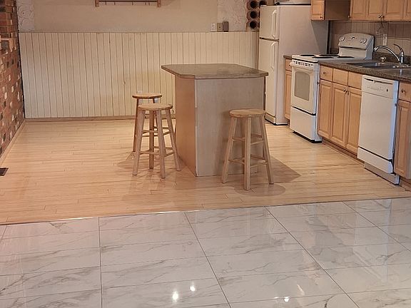5th image of 1542 19th Ave NW #1