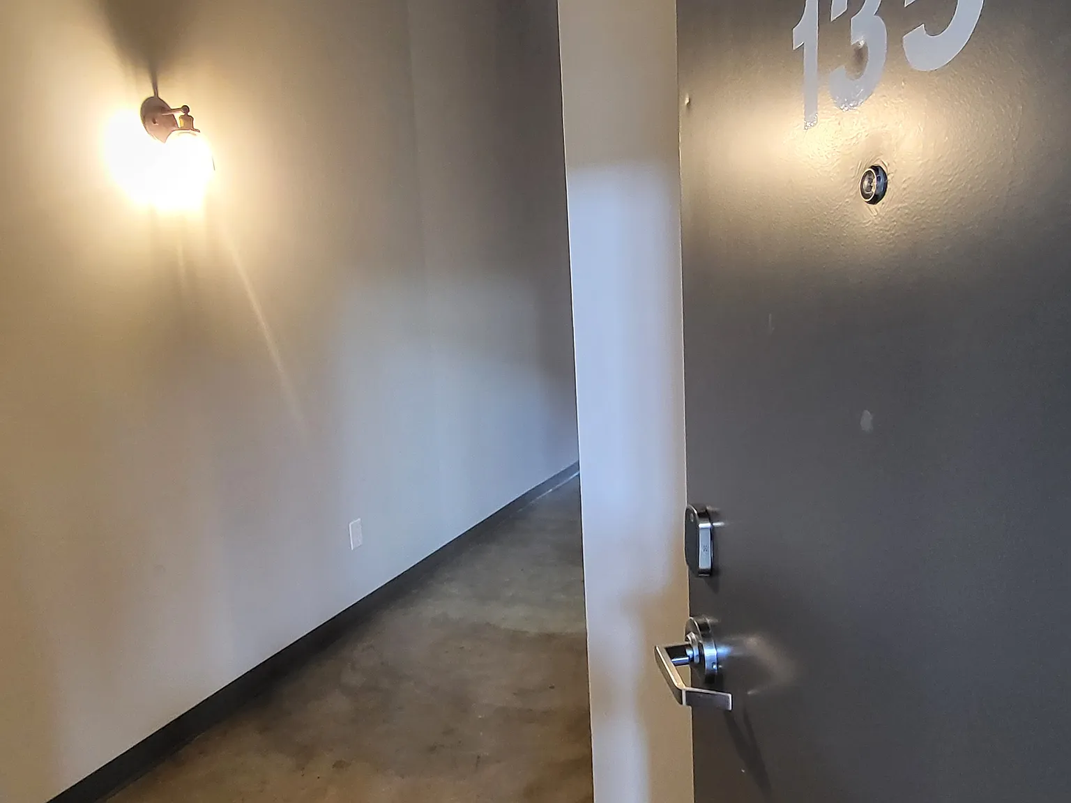 1 bed, 1027 sqft, $1,746 — Photo 2