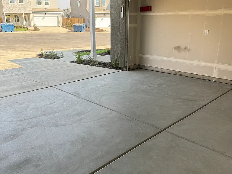 4489 N Phoenix Ave — Photo 25