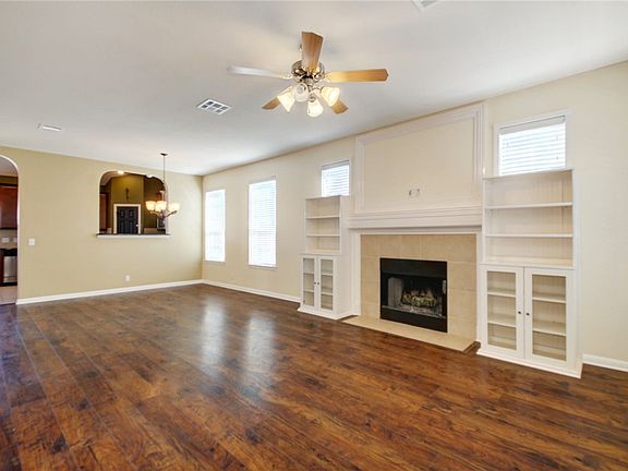 5th image of 18901 Leigh Ln