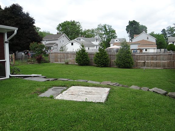 2nd image of 107 W McCanns Blvd