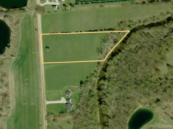 8600 Arendt Rd, Yale, MI 48097