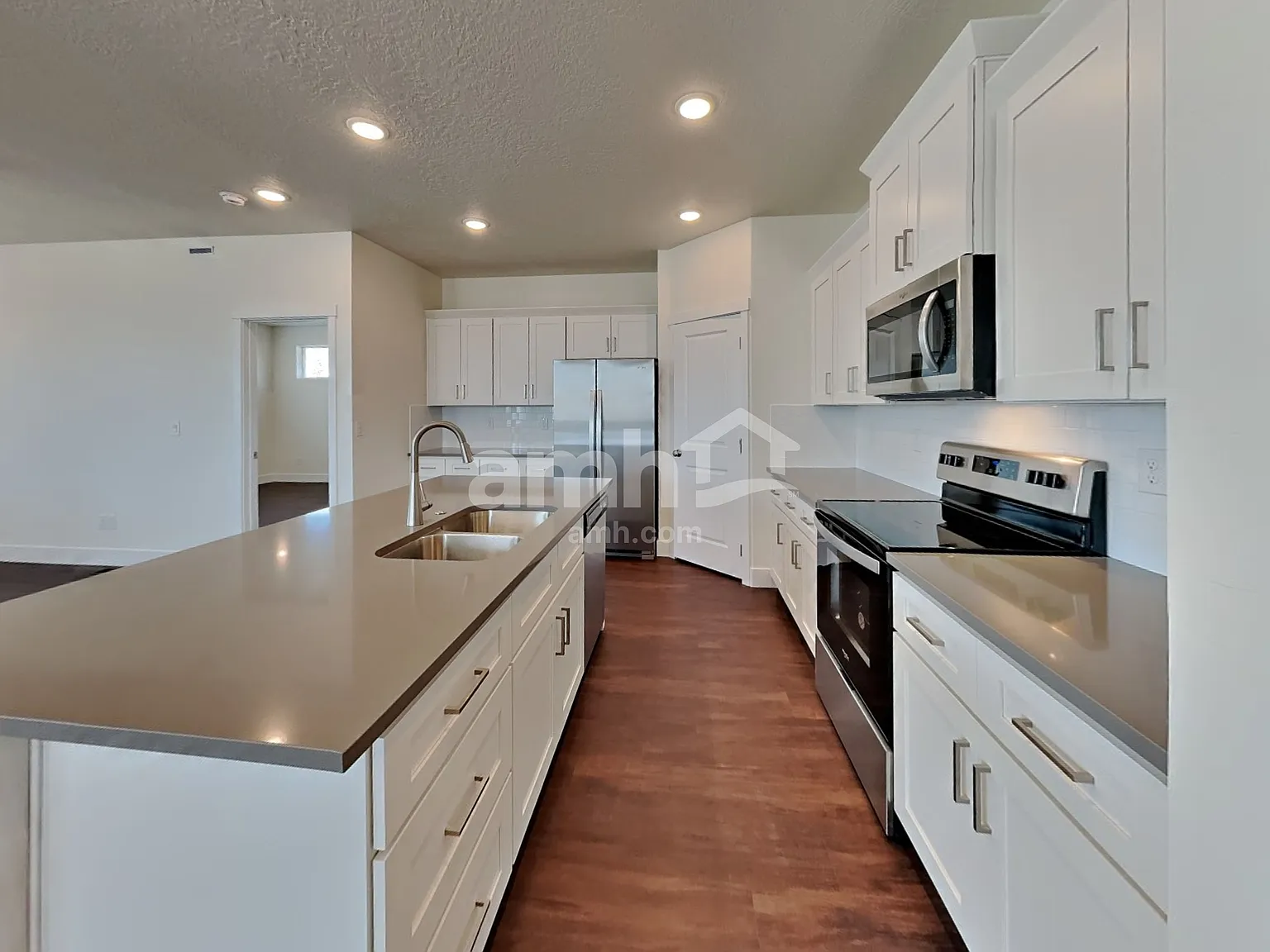 3 bed, 2.0 bath, 1762 sqft, $2,495 — Photo 4