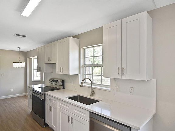 4th image of 2760 Shamrock Dr