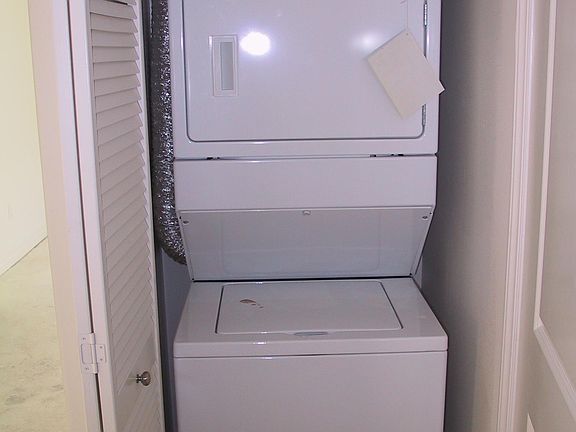 3rd image of 5422 Hermitage Ave Unit 204