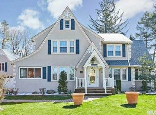 4 School St, Williston Park, NY 11596