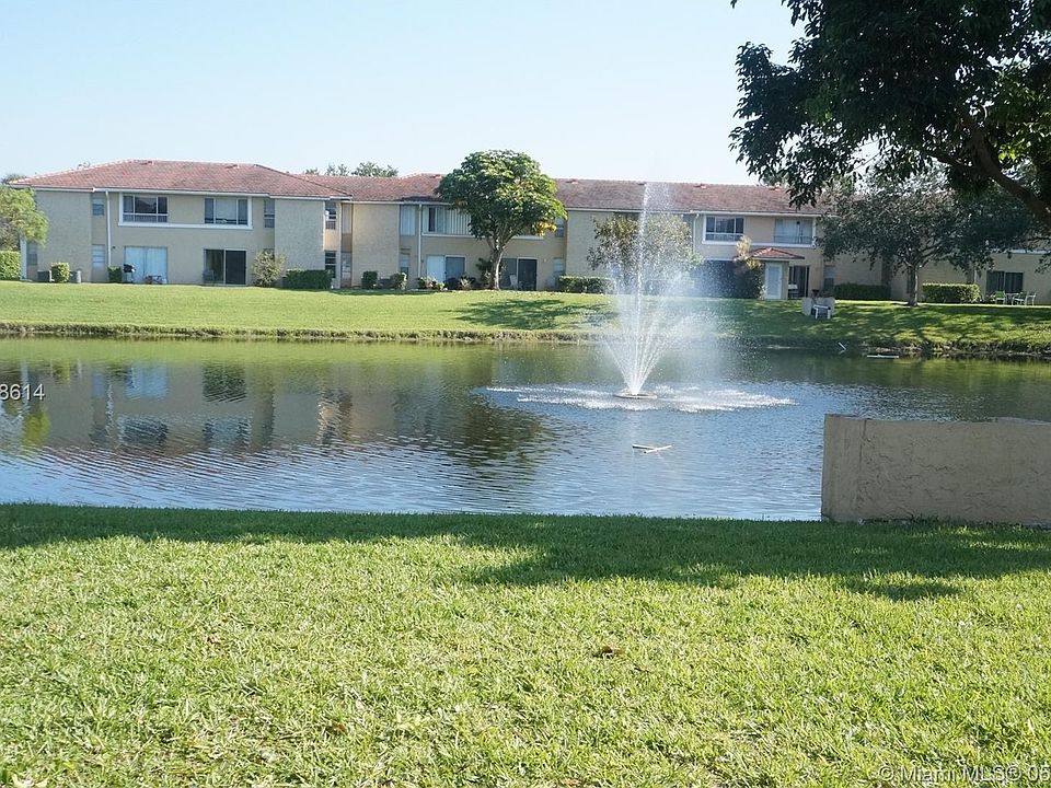 1st image of 9961 Twin Lakes Dr