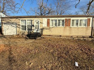 9800 Gloucester Dr, Saint Louis, MO 63137