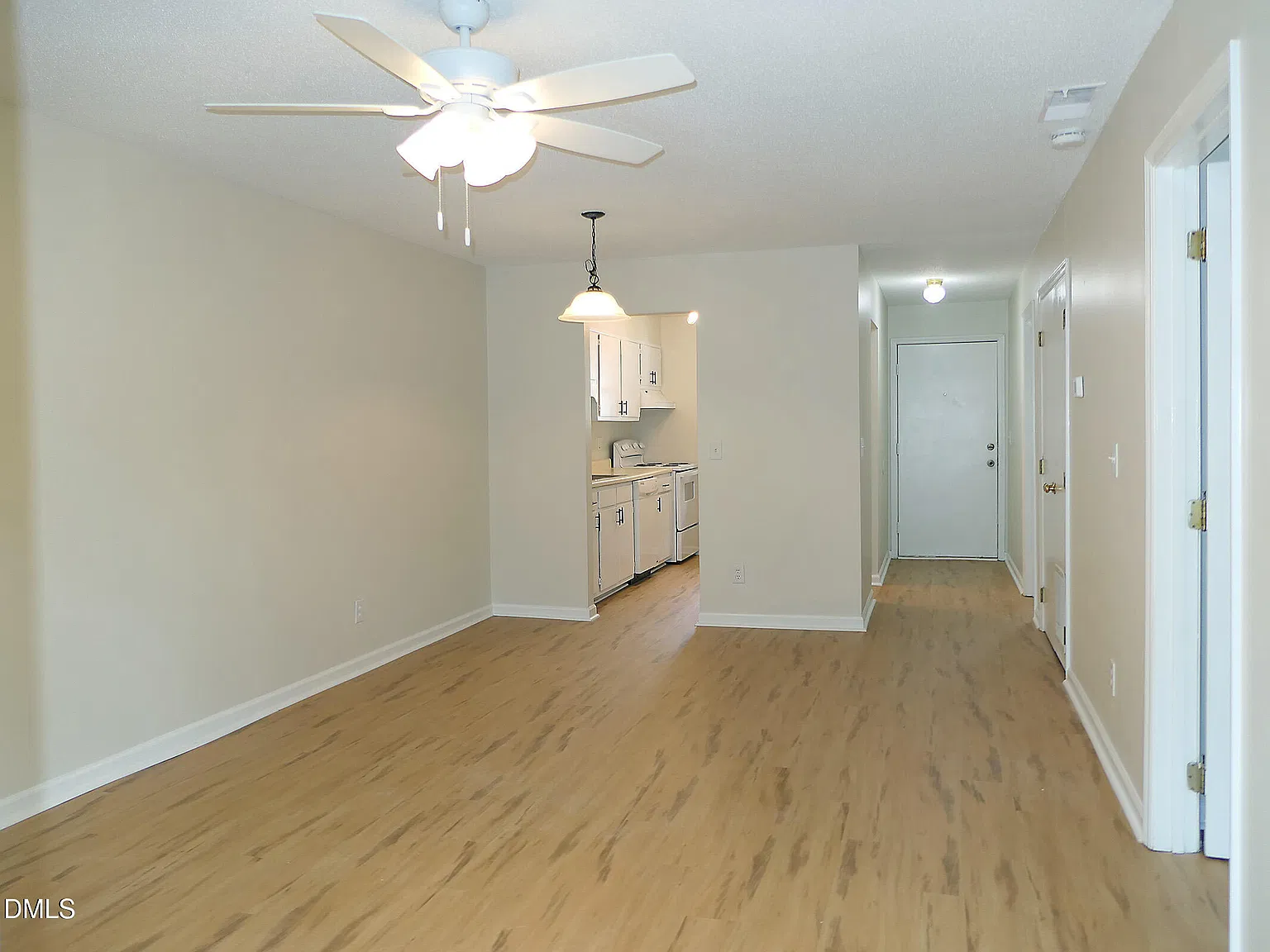 2 bed, 1.5 bath, 850 sqft, $1,050 — Photo 3