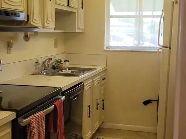 532 High Point Dr APT C, Delray Beach, FL 33445