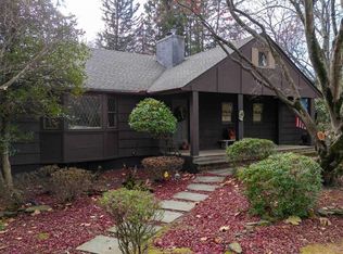 8 Overbrook Rd, Upper Saddle River, NJ 07458