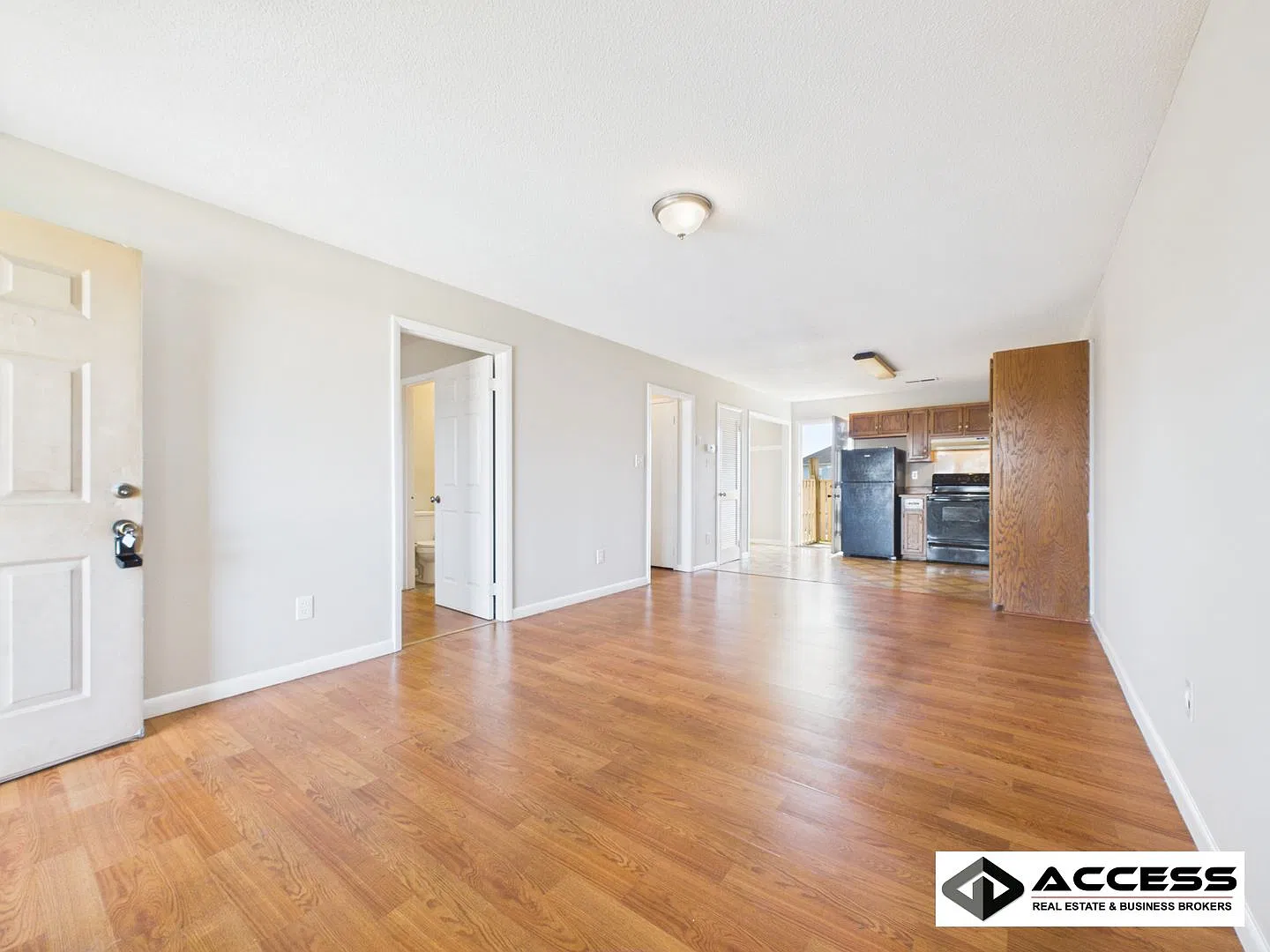1603 Glenn St — Photo 4