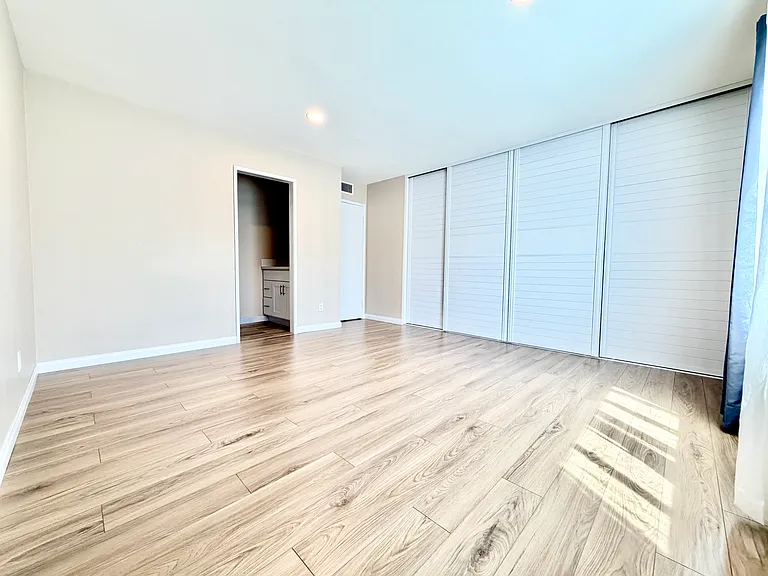 1114 Cleghorn Dr #E — Photo 10