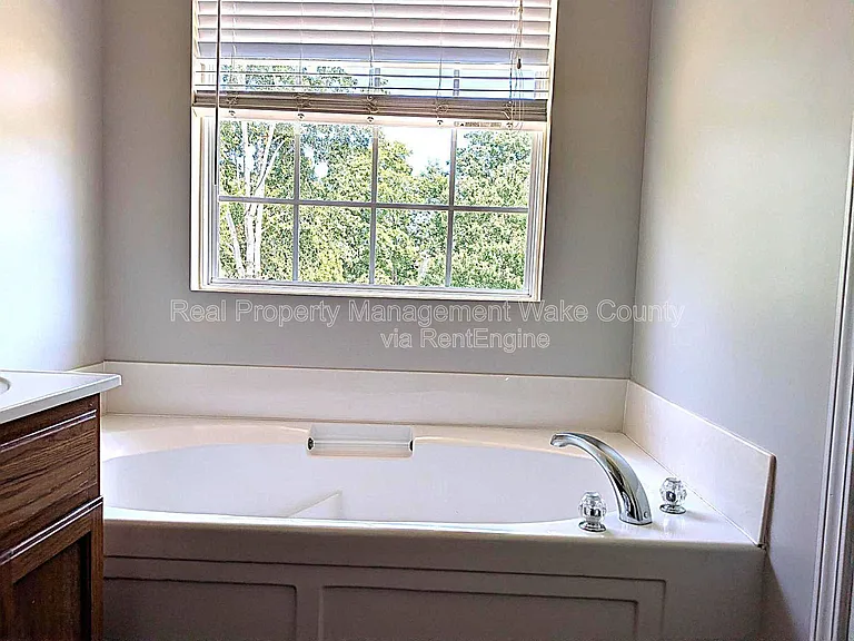112 Graystar Rd — Photo 13