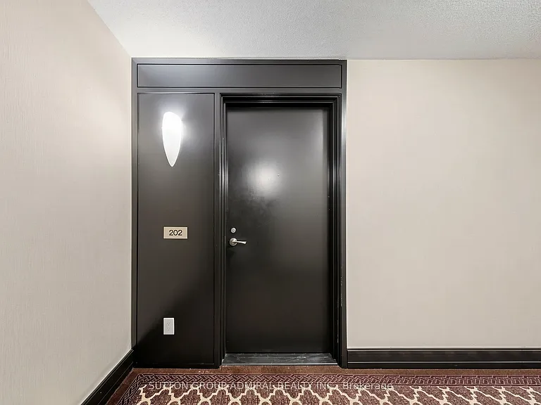 30 N Park Rd #202 — Photo 7