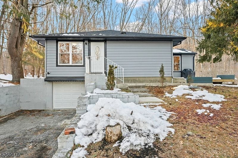 1st image of 620 Hemlock Dr