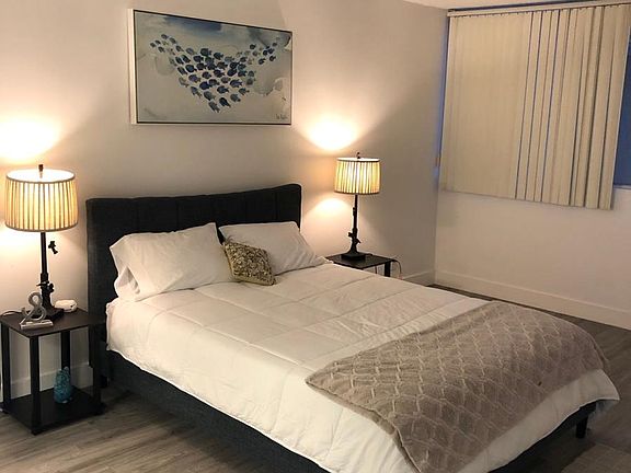 5th image of 153 San Vicente Blvd APT 3K