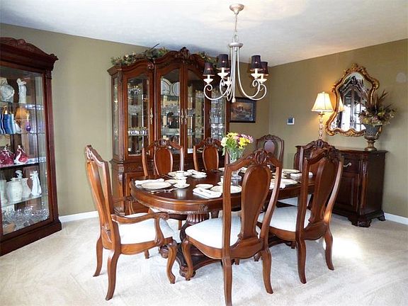 4th image of 1025 S Lake Dr