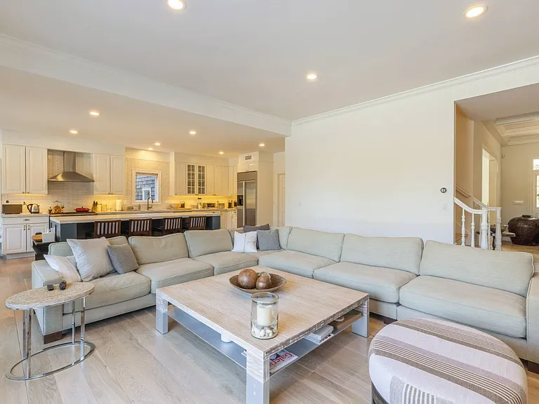 127 Mill Creek Close — Photo 3