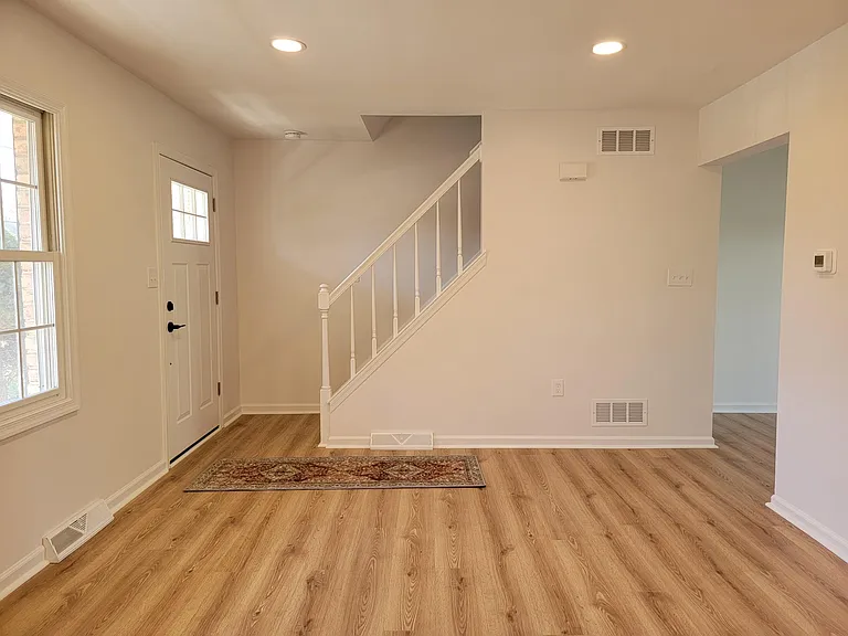 77 Brookfield Rd — Photo 4