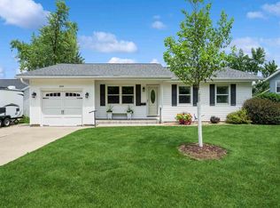 4634 Twin Pine Dr NE, Cedar Rapids, IA 52402