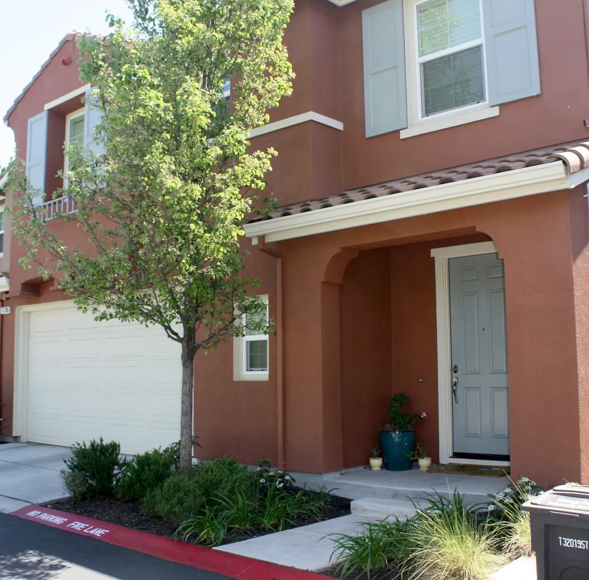 4 bed, 2.5 bath, 1885 sqft, $4,100 — Photo 2