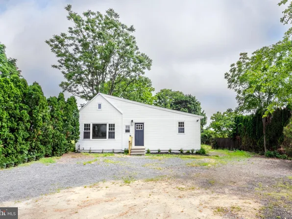 228 Almond Rd, Pittsgrove, NJ 08318