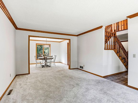 4th image of 4690 Parkridge Dr