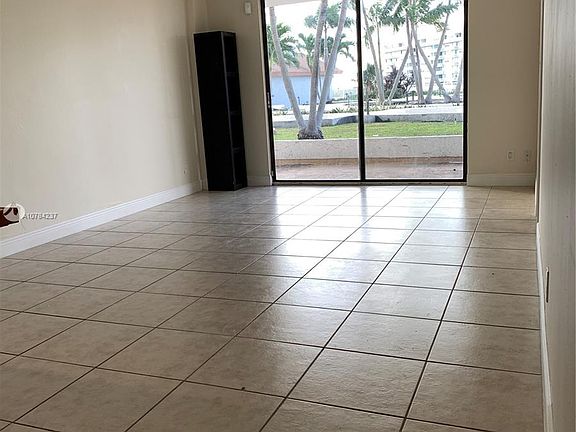 2nd image of 13499 Biscayne Blvd APT 402