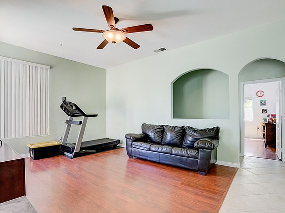 4th image of 8994 Blackhorse Dr