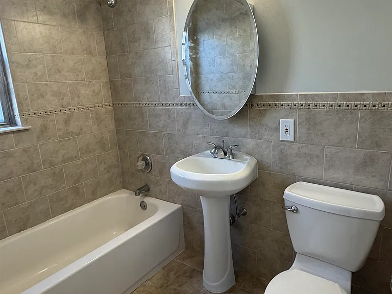 325 Essex St #K — Photo 5