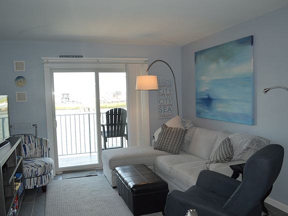 Living area overlooks bay!