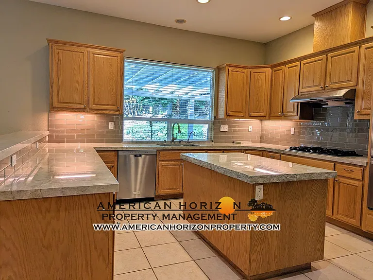 425 Crescent Dr — Photo 8
