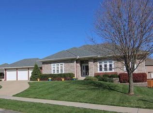 17707 S Roundtree Dr, Olathe, KS 66062