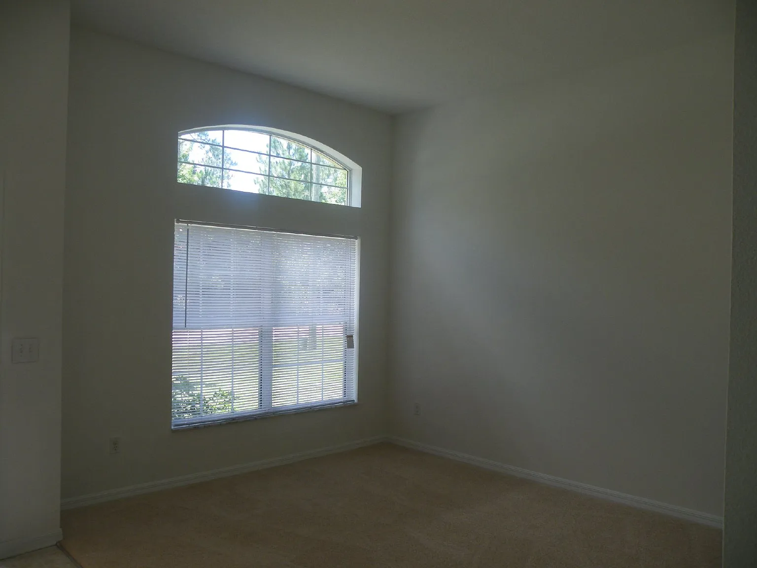 4 bed, 2.0 bath, 2050 sqft, $1,900 — Photo 2