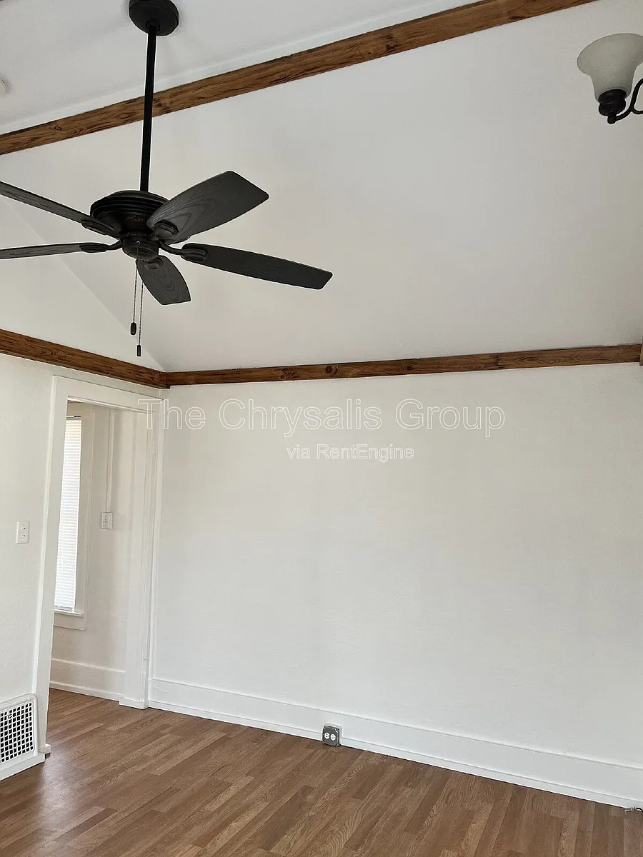 Building Photo - 537 1/2 Bucklin St