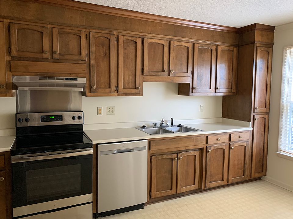 2nd image of 11 Somersett Dr